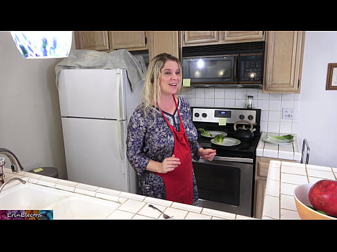 ❤️ Belle-mère qui le traie dans la cuisine avant son rendez-vous. ❤❌ Fucking at fr.mrpornogratis.ru ☑